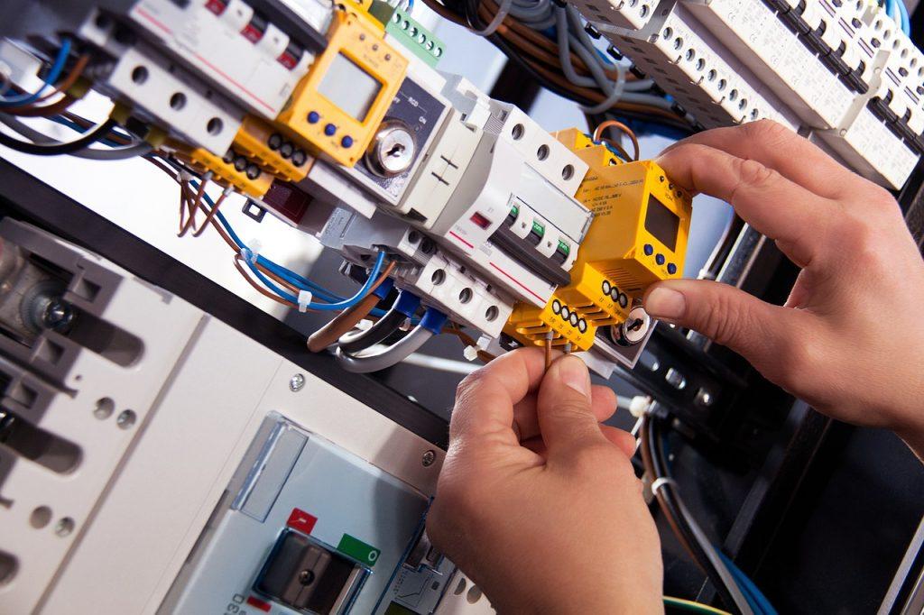 How might an electrical installer or distributor qualify for R&D tax relief?